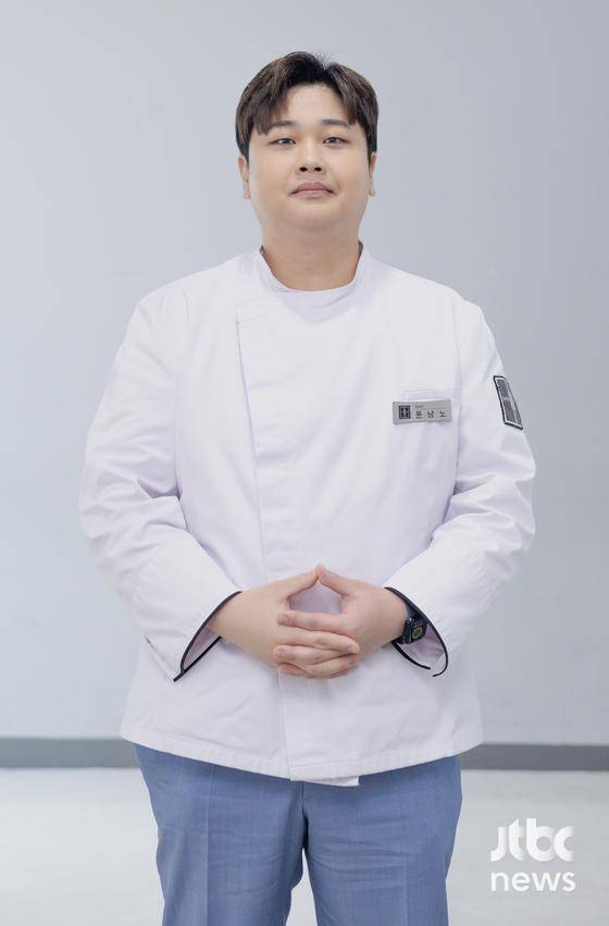 JTBC 예능 '냉장고를 부탁해' 김풍, 윤남노가 19일 오전 경기도 고양시 JTBC스튜디오일산에서 진행된 인터뷰에 앞서 포즈를 취하고 있다. 박세완 엔터뉴스팀 기자 park.sewan@jtbc.co.kr