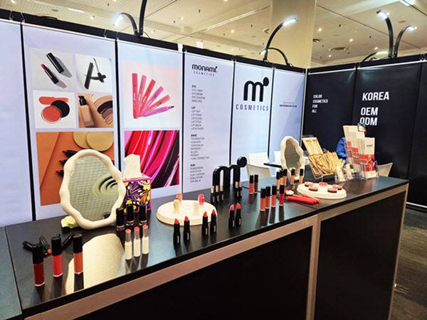 국내 문구 기업인 모나미가 학령 인구 감소로 실적이 정체되는 상황에 놓였다. 이를 타개하기 위해 모나미가 준비한 신사업도 적자를 면치 못했다. 아울러 한국거래소의 강화된 상장유지 조건으로, 모나미의 상장폐지 가능성마저 거론되고 있다. /모나미코스메틱