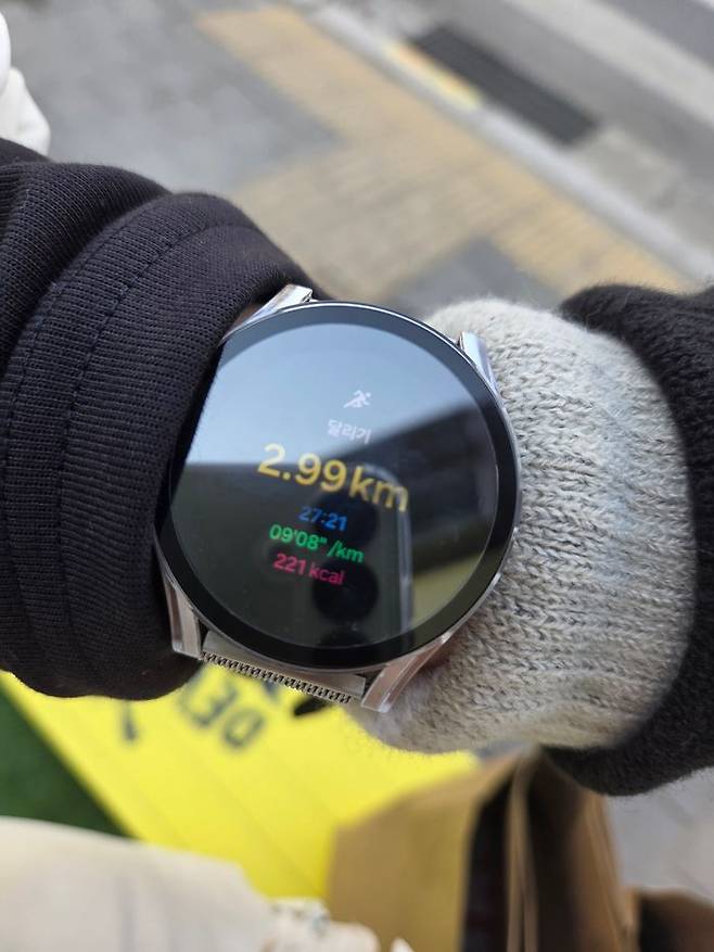 이 같은 기술적 설명이 실제 러닝에서도 체감될지 확인하기 위해, 팝업의 외부 트라이얼 서비스를 활용해 기자가 직접 ‘디나 4’를 착용하고 러닝 체험을 해봤다.ⓒ데일리안 남가희 기자