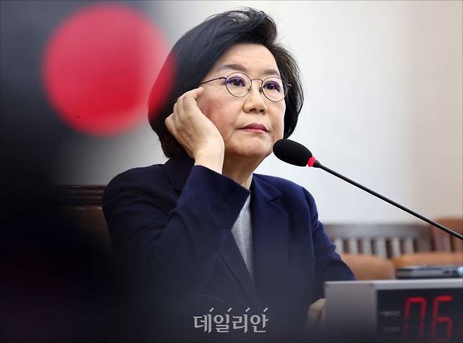 이혜훈 기획예산처 장관 후보자가 23일 서울 여의도 국회에서 열린 재정경제기획위원회의 인사청문회에서 의원의 질의를 듣고 있다.ⓒ데일리안 홍금표 기자