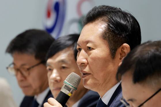 정청래 더불어민주당 대표가 23일 충북 진천 국가대표선수촌에서 열린 민주당-국가대표 지도자 간담회에 참석해 인사말하고 있다. 연합뉴스