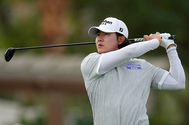 <yonhap photo-3018=""> S.H. Kim, of South Korea, hits from the first tee during the first round of the American Express golf event at La Quinta County Club Thursday, Jan. 22, 2026, in La Quinta, Calif. (AP Photo/Ross D. Franklin)/2026-01-23 09:44:44/ <저작권자 ⓒ 1980~2026 ㈜연합뉴스. 무단 전재 재배포 금지, AI 학습 및 활용 금지></yonhap>