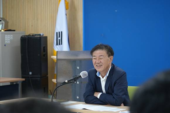 임직원 월례회를 진행하는 배기철 대구행복진흥원 이사장 [사진=대구행복진흥사회서비스원]