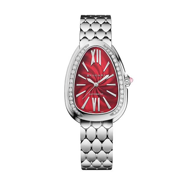 불가리가 '붉은 말의 해'를 기념해 선보인 세르펜티 세두토리 워치. 루비를 떠오르게 하는 붉은 다이얼이 돋보인다. 시계는 188개 한정 판매한다. 사진 불가리