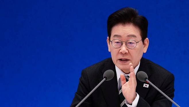 이재명 대통령이 21일 오전 청와대 영빈관에서 2026 신년 기자회견에서 발언하고 있다. 전민규 기자