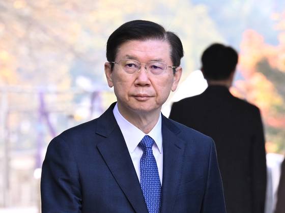 박종준 전 대통령경호처장이 지난해 11월 7일 서울 서초구 서울중앙지법에서 열린 윤석열 전 대통령의 특수공무집행방해 등 혐의 속행 공판에 증인으로 출석하고 있다. 연합뉴스