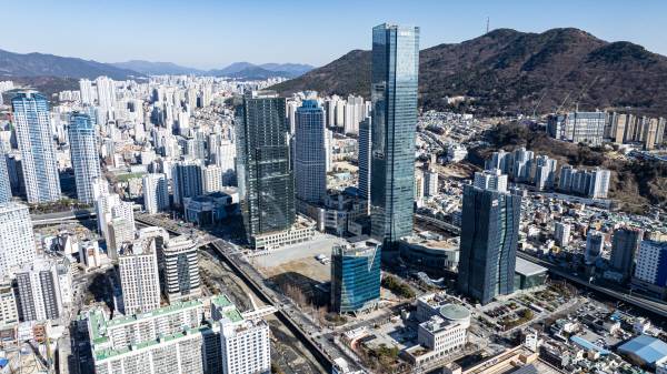 한국주택금융공사가 있는 부산 남구 문현동 부산국제금융센터(BIFC) 전경.전민철 기자