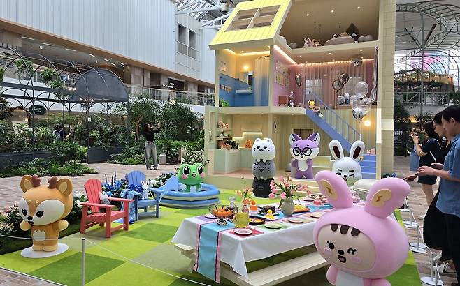 A pop-up store themed on “Miniteen,” the intellectual property of K-pop boy band Seventeen, is held at The Hyundai Seoul, a major Hyundai Department Store branch in Yeongdeungpo District, western Seoul, in July 2025. [NOH YU-RIM]