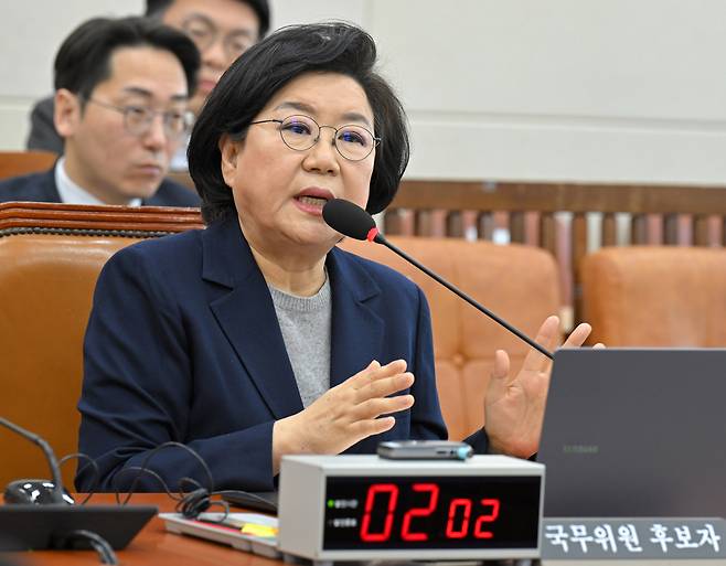Lee Hye-hoon, the nominee for the first minister of the to-be-established Ministry of Planning and Budget, speaks during her confirmation hearing at the National Assembly in Yeouido, western Seoul, on Jan. 23. [LIM HYUN-DONG]