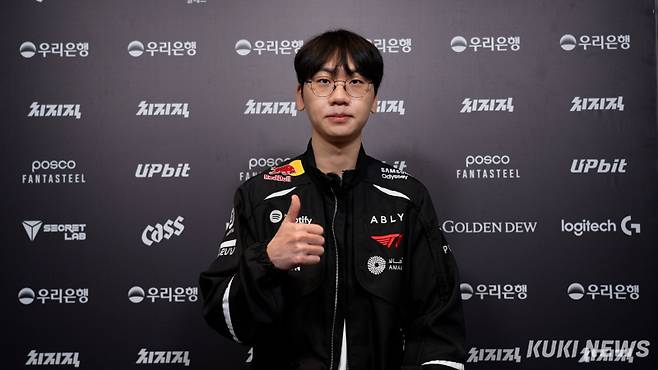 &nbsp;‘도란’ 최현준이 23일 서울 종로구 치지직 롤파크 LCK 아레나에서 열린 ‘2026 LCK컵’ 그룹 배틀 KT와의 경기가 끝난 뒤 기자회견을 하고 있다. 쿠키뉴스