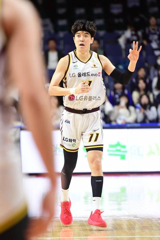 허일영의 3점 슛 세리머니. 사진[연합뉴스]