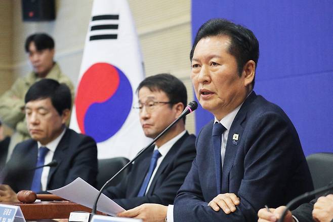 정청래 더불어민주당 대표가 23일 충북 최고위원회의에서 모두발언을 하고 있다.  뉴스1