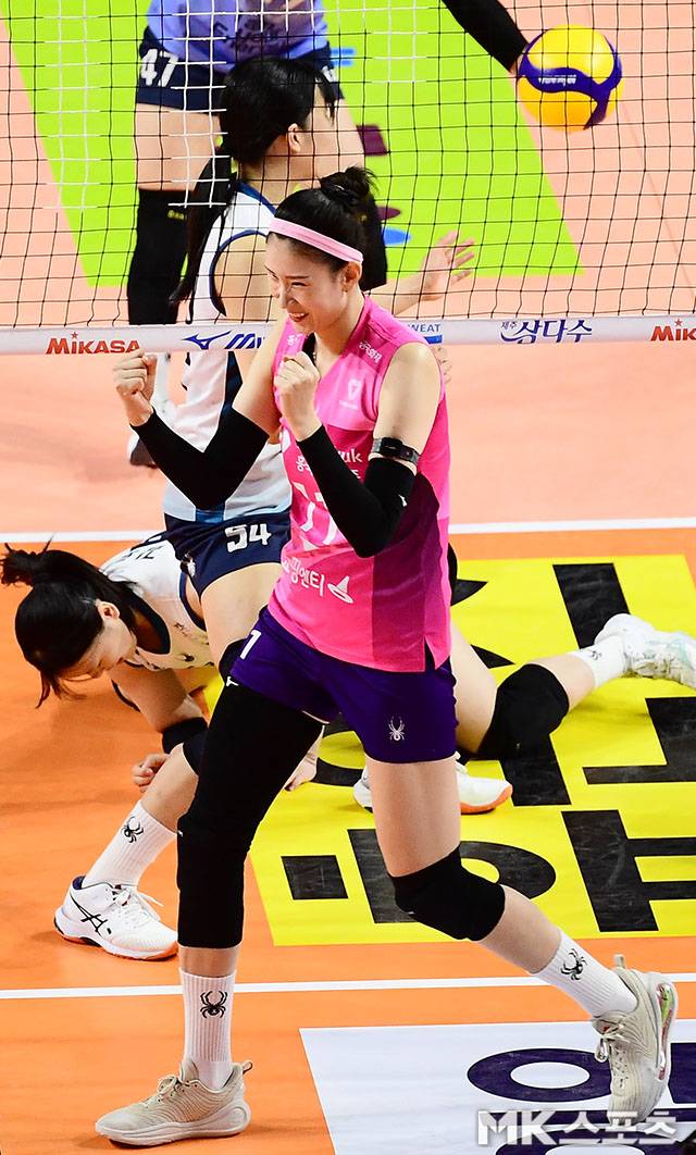 김수지는 부상으로 이탈한 피치의 공백을 지웠다. 사진(인천)= 김영구 기자