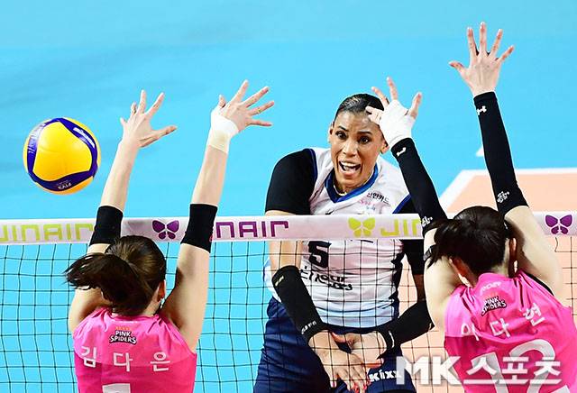 흥국생명은 상대 주득점원 실바 봉쇄에 성공했다. 사진(인천)= 김영구 기자