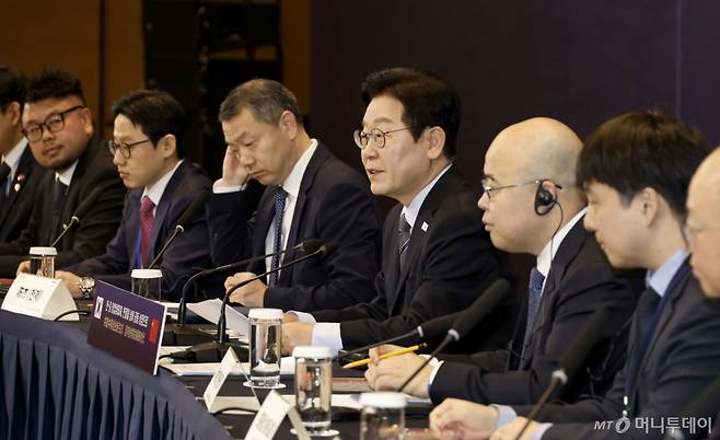 (상하이(중국)=뉴스1) 허경 기자 = 이재명 대통령이 7일 중국 상하이 국제회의중심에서 열린 한·중 벤처스타트업 서밋에서 발언하고 있다. 2026.1.7/뉴스1  Copyright (C) 뉴스1. All rights reserved. 무단 전재 및 재배포,  AI학습 이용 금지. /사진=(상하이(중국)=뉴스1) 허경 기자
