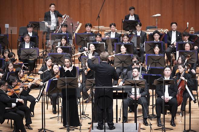 로베르토 아바도 지휘자와 국립심포니오케스트라의 베르디 ‘레퀴엠’