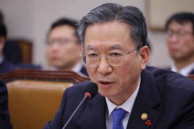 지난달 12일 서울 여의도 국회에서 열린 법제사법위원회 전체회의에서 정성호 법무부 장관이 의원 질의에 답하고 있다. [연합]