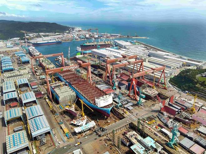 [울산=뉴시스] HD현대중공업 울산 본사 야드 전경. (사진=HD현대중공업 제공) photo@newsis.com  *재판매 및 DB 금지