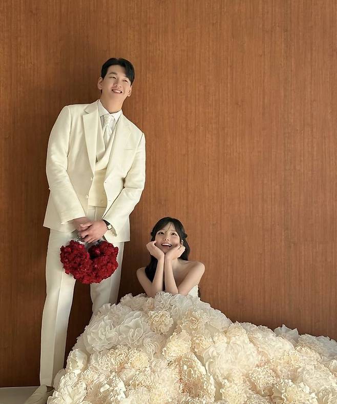 [뉴시스] BJ이자 유튜버로 활동 중인 박민정이 결혼 소식을 직접 전했다. (사진=박민정 인스타그램) *재판매 및 DB금지 *재판매 및 DB 금지