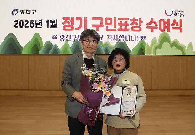 탁정숙 hy 프레시 매니저가 지난 22일&nbsp;광진구 ‘1월 정기 구민표창 수여식’에서 광진구청장 표창을 수상했다. hy 제공