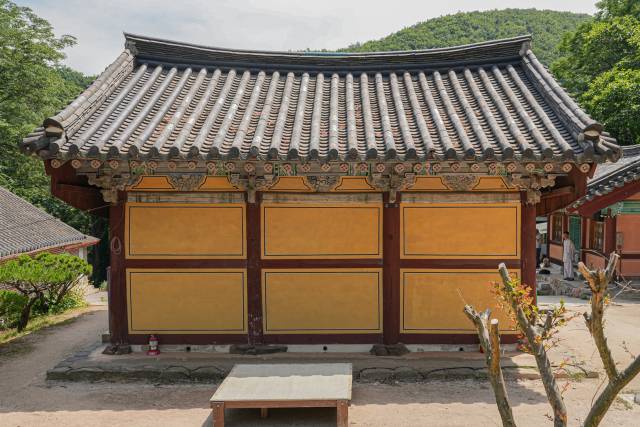 안성 청원사 대웅전 뒷면 모습. 사진 제공=국가유산청