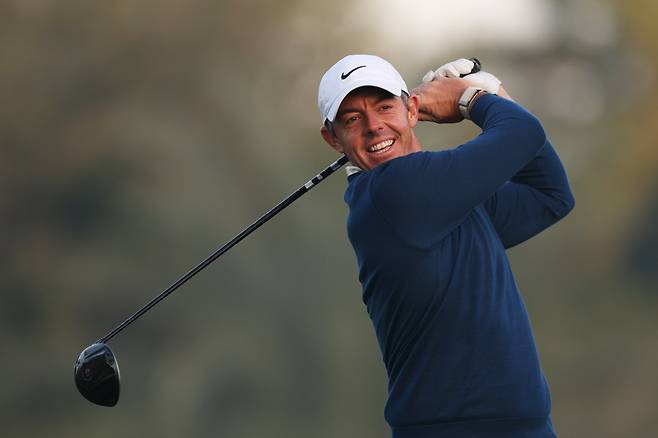 로리 매킬로이가 지난 21일 두바이 데저트 클래식 개막을 앞두고 열린 프로암 경기에서 드라이버샷을 하고 있다. 게티이미지코리아