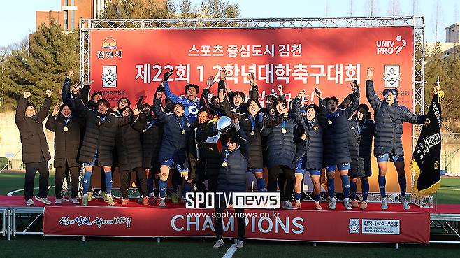 ▲ 중앙대는 상지대에 4-3 역전승을 거두며 우승했다. 최강민은 김수민의 해트트릭 완성에 연결고리 역할을 하는 골을 넣었다.