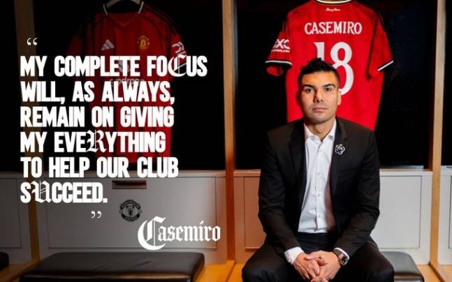 ▲ 레알 마드리드에서 월드클래스 평가를 받았던 수비형 미드필더인 카세미루는 지난 시즌 맨체스터 유나이티드로 깜짝 이적했다. 입단 첫해 카세미루는 새롭게 출발하는 맨체스터 유나이티드에 안정감을 불어넣었다. 포백을 확실하게 보호해준 카세미루 덕에 잉글랜드 프리미어리그 3위로 명성을 회복했고, 잉글랜드 풋볼리그(EFL)컵 우승도 달성했다. ⓒ 맨체스터 유나이티드