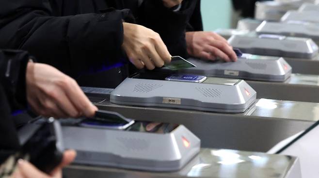 국토부가 '모두의 카드' 주관사를 20곳에서 27곳으로 늘렸다.[사진 | 뉴시스]