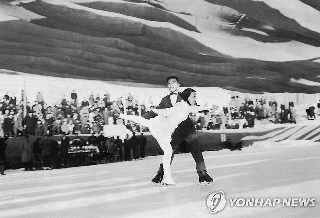 1960년대 국내 피겨 대회 모습 [연합뉴스 자료사진]