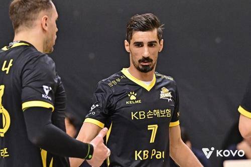 KB손해보험의 아시아 쿼터 선수 야쿱(오른쪽) [한국배구연맹 제공. 재판매 및 DB 금지]