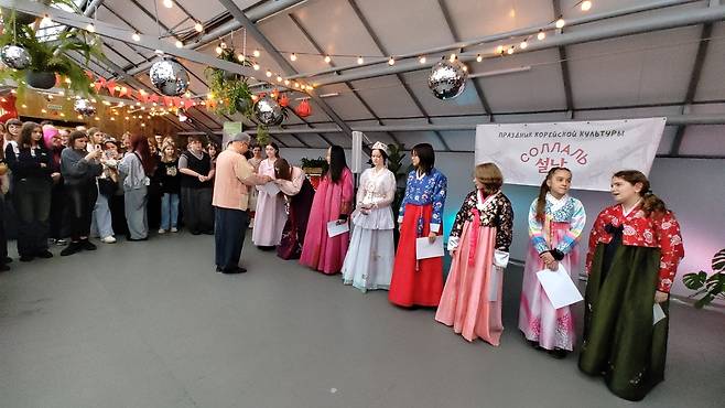 지난해 열린 설날 한복 입기 체험 행사 [노브고로드 한글학교 제공]