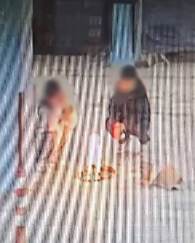 아파트 지하주차장 불장난 [독자 제공. 재판매 및 DB 금지]