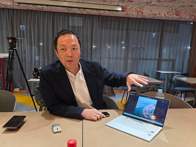 민경웅 스냅태그 대표가 지난 20일 일본 도쿄에서 기자들과 만나 자사 비가시성 워터마크 기술에 대해 설명하고 있다. /사진=이수영 기자