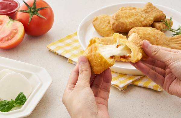 꼬리까지 가득 찬 피자붕어빵. 사진=오뚜기몰