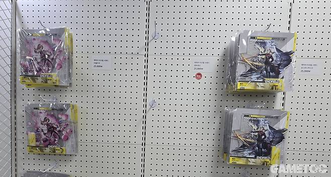 아크릴 판매량으로 알 수 있는 레바테인의 인기. (사진= 문원빈 기자)