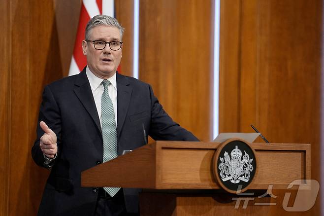 키어 스타머 영국 총리가 19일(현지시간) 도널드 트럼프 미국 대통령이 그린란드 병합과 관련해 유럽에 관세를 부과하겠다고 위협한 후 기자회견을 하고 있다. 2025.1.19./뉴스1 ⓒ 로이터=뉴스1 ⓒ News1 이창규 기자