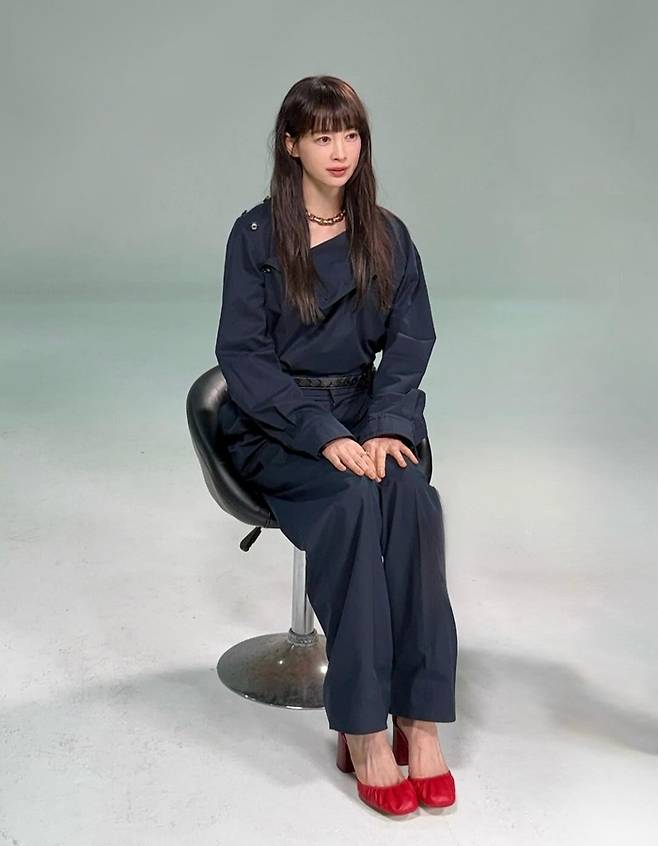 이나영. 소속사 이든나인 SNS.