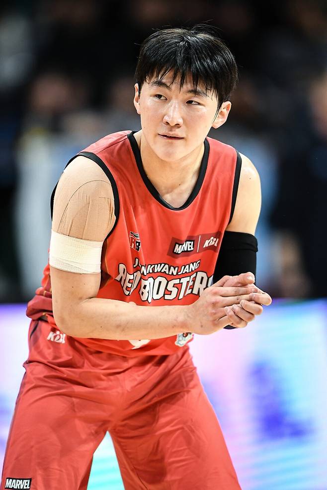 안양정관장 문유현이&nbsp;지난 23일 안양실내체육관에서 열린 고양소노와의 2025~2026시즌 LG전자 프로농구 정규리그 경기에 임하고 있다. /사진=KBL