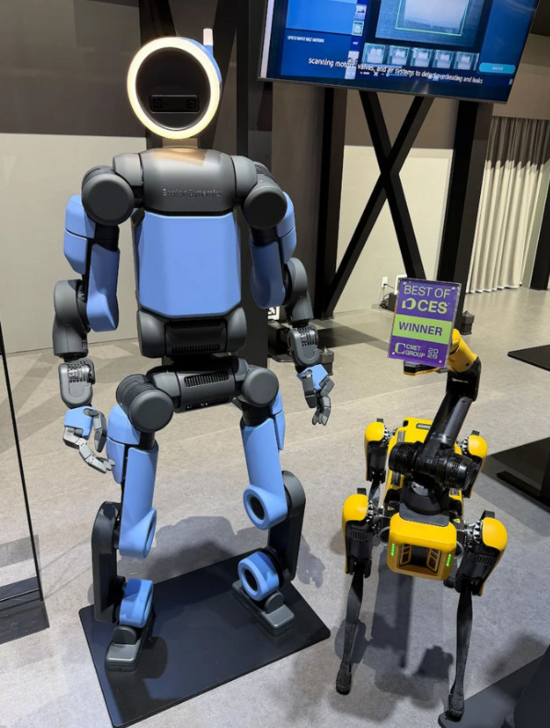 현대자동차그룹이 인수한 로보틱스 기업 보스턴다이나믹스가 개발한 휴머노이드 로봇 아틀라스(Atlas). / 현대차