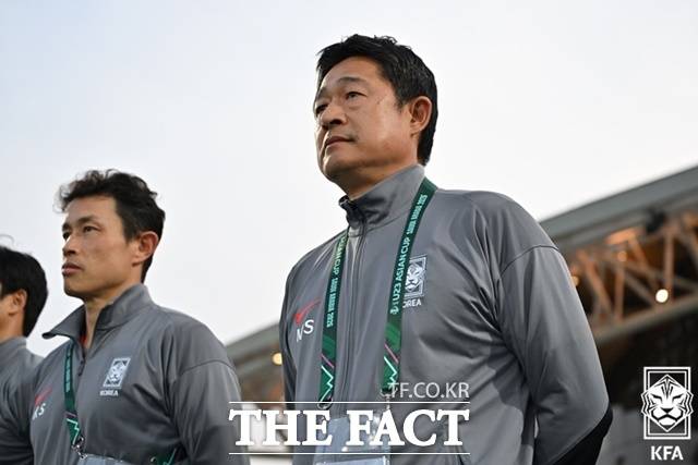 한국의 23세 이하 대표팀을 이끌고 있는 이민성 감독은 24일 오전 베트남과 2026 AFC U23 아시안컵 3~4위전에서 승부차기 패배를 당해 4위에 머문 뒤 가진 기자회견에서 상황대처가 부족한 점을 아쉬워했다. 베트남전에 나선 이민성 감독./제다=KFA