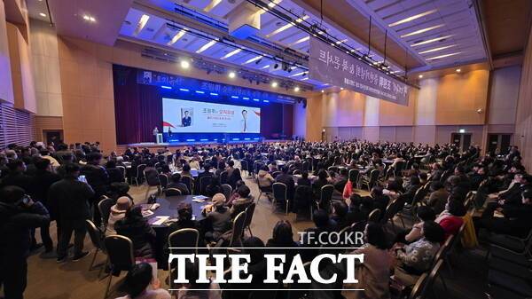 조원휘 대전시의회 의장이 24일 대전컨벤션센터에서 저서 '오직 유성' 출판 기념회를 개최했다. /정예준 기자