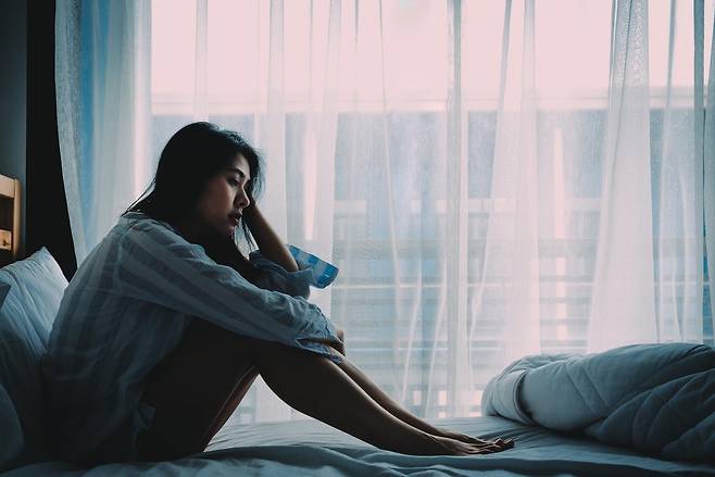 남성의 몸을 ‘표준’으로 여겨온 의학사(史) 속에서 여성 질환의 진단과 치료는 오랫동안 주변부로 밀려나 있었다. 종양내과 전문의인 저자는 고정관념을 벗어나 의학의 시야 자체를 확장하자고 제안한다. 게티이미지뱅크