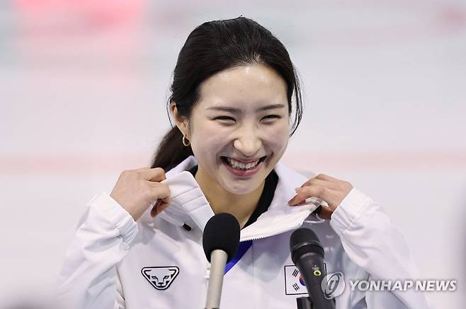 미디어데이에서 환하게 웃고 있는 김길리.연합뉴스