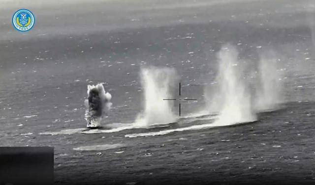 지난해 12월 30일 중국 푸젠성에서 발사한 로켓포탄이 대만 북부 해상의 목표 지점을 타격하는 모습. 중국군 동부전구는 드론을 배치해 탄착 상황을 촬영했다고 밝혔다. 중국 국방부 홈페이지 캡처
