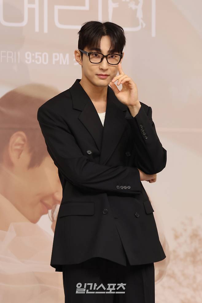 배우 배나라, 신슬기, 최우식, 정소민, 서범준이 10일 오후 서울 양천구 목동 SBS에서 열린 SBS 금토드라마 '우주메리미' 제작발표회에서 포토타임을 갖고 있다. '우주메리미'는 최고급 신혼집 경품을 사수하려는 두 남녀의 달달살벌한 90일간의 위장 신혼기. 오늘 밤 9시 50분 첫 방송. 서병수 기자 qudtn@edaily.co.kr /2025.10.10/