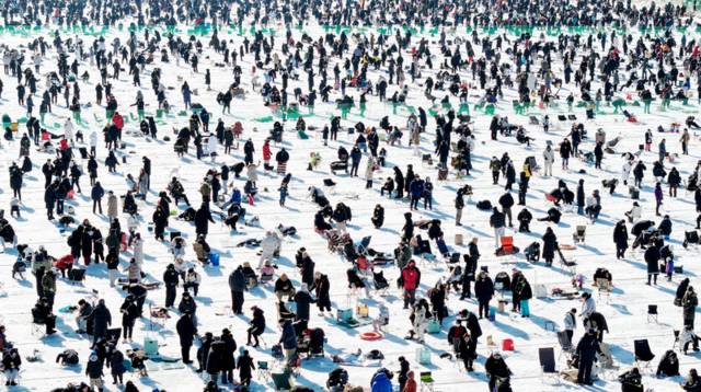 ▲ 2026 화천산천어축제가 개막 15일 만인 24일 현재 누적 관광객 100만명을 돌파, 밀리언 글로벌 축제의 위상을 다시 확인했다.