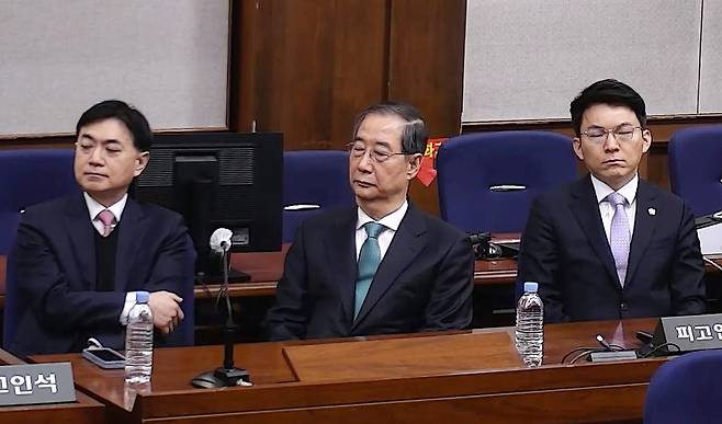 내란 중요임무 종사 혐의를 받는 한덕수 전 국무총리가 21일 서울 서초구 서울중앙지법에서 열린 1심 선고 공판에 출석해 있다. 서울중앙지법 제공