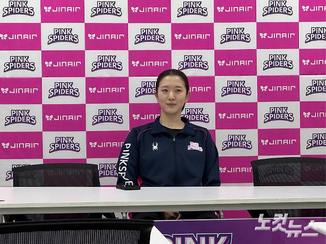 취재진과 인터뷰 중인 이다현. 김조휘 기자