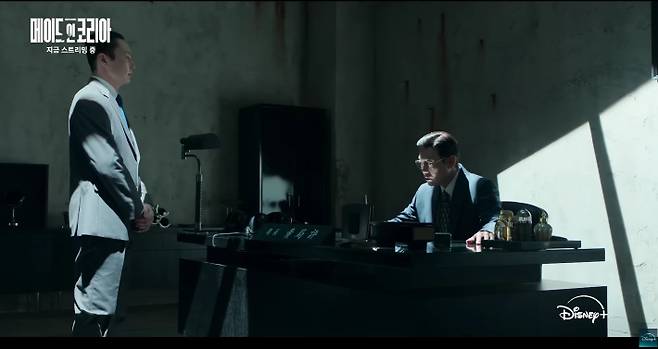 디즈니플러스(+) 시리즈 '메이드 인 코리아'는 1970년대 대한민국을 수익모델로 삼아 부와 권력의 정점에 오르려는 중앙정보부 과장 백기태(현빈)와 그를 벼랑 끝까지 추적하는 검사 장건영(정우성)의 치열한 대립을 그린다. 월트디즈니 컴퍼니 코리아 제공월트디즈니 컴퍼니 코리아 제공